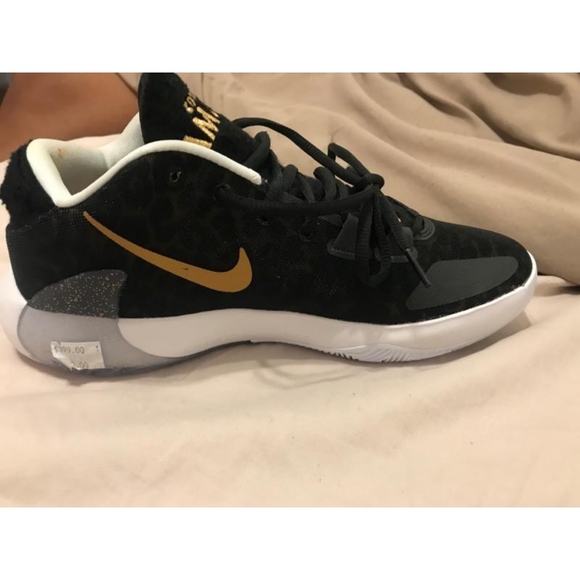 ￼

PRICE DROP

Nike Zoom Freak 1 Coming to America - Picture 5 of 7